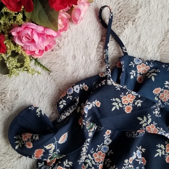✨️CL Lush Navy Blue Ruffle Cold Shoulder Floral Top Size M - Picture 3 of 8